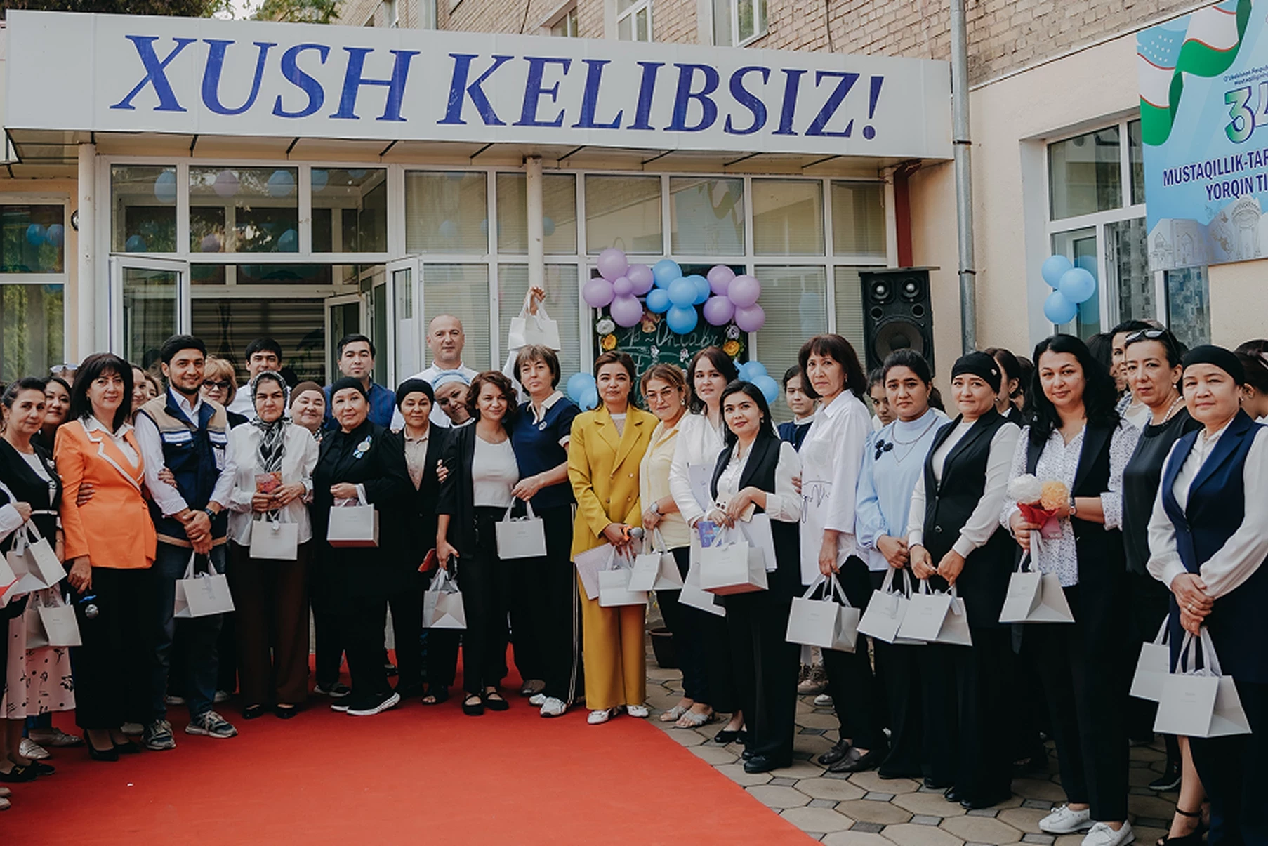 Murad Buildings 225-maktab o‘qituvchilarini O‘qituvchilar kuni bilan tabrikladi.