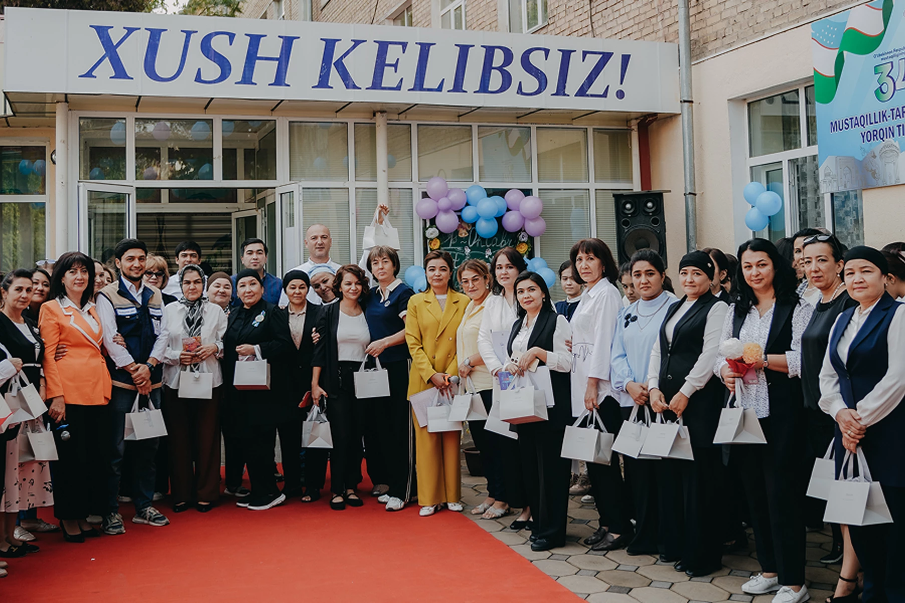 Murad Buildings 225-maktab o‘qituvchilarini O‘qituvchilar kuni bilan tabrikladi.